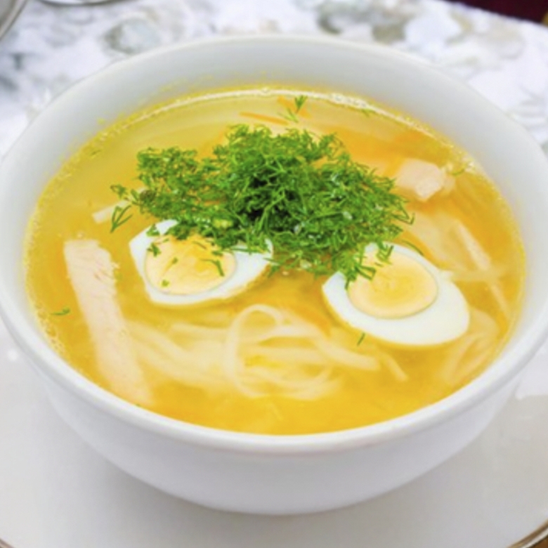 Куриный бульон с лапшой