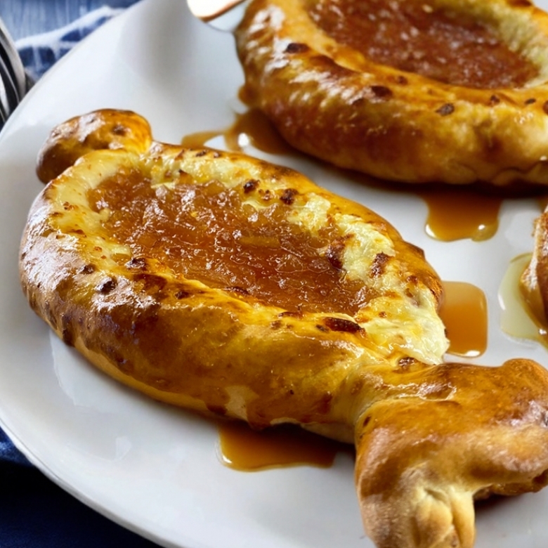 Аджарулик с яблочным конфитюром