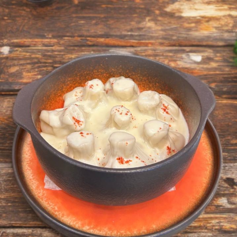 Мини-хинкали с индейкой и сырным соусом