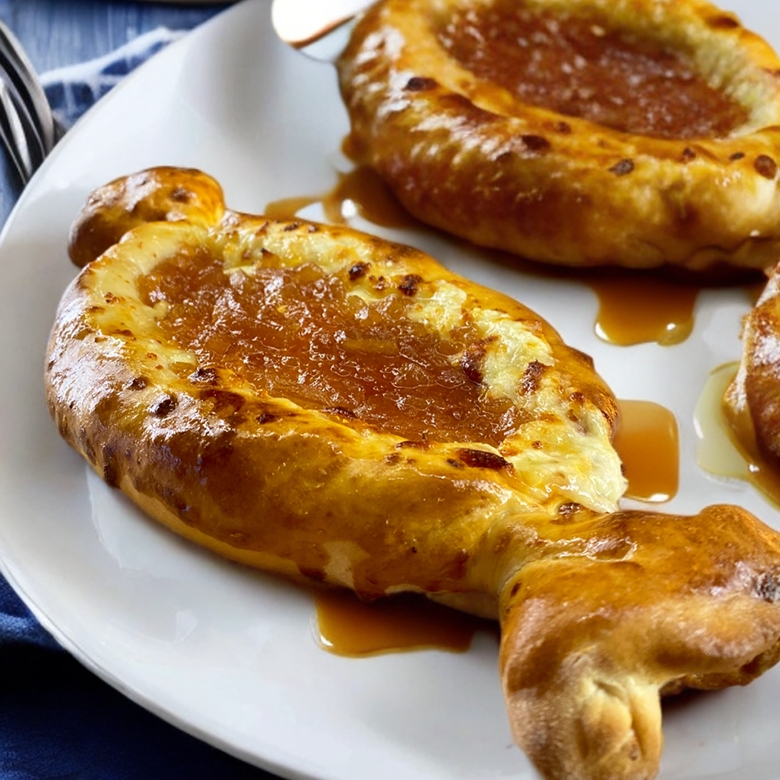 Аджарулик с яблочным конфитюром