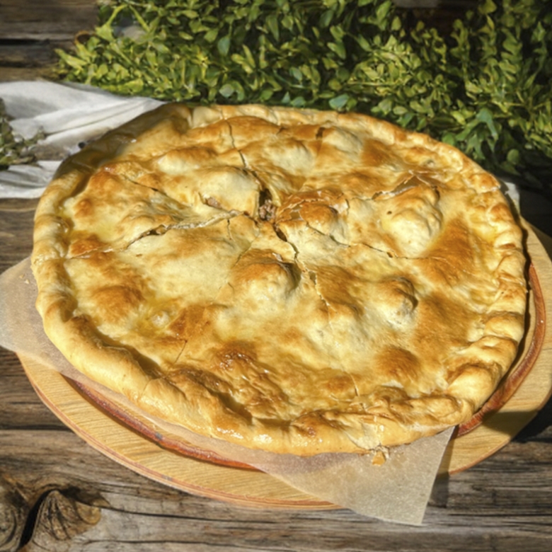 Кубдари с говядиной, перцем и томатами