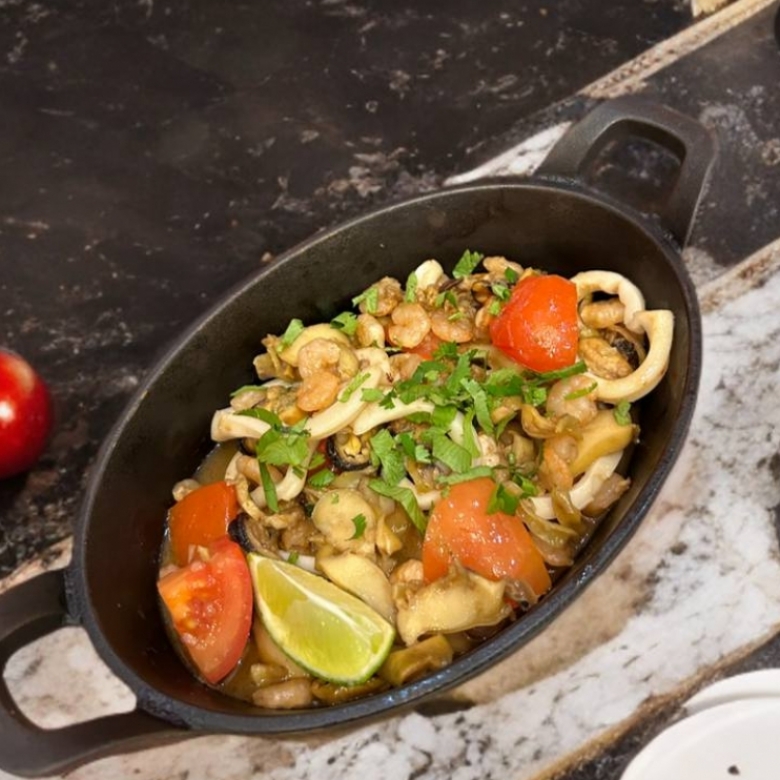 Сковорода с морепродуктами